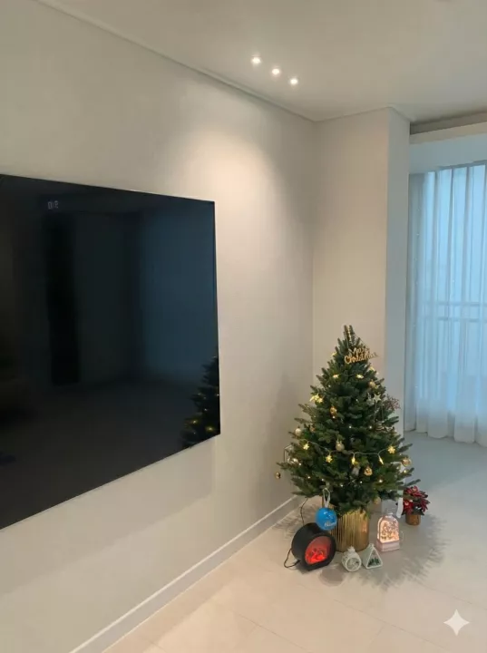 AI로 몰딩이 적용된 거실 이미지
